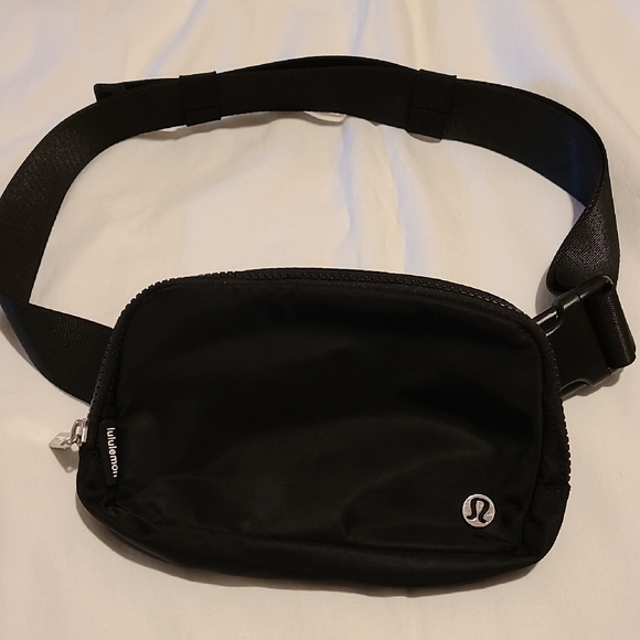 lululemon athletica Handbags - Everywhere Belt Bag Black Lululemon Adjustable Zippers Crossbody Waist